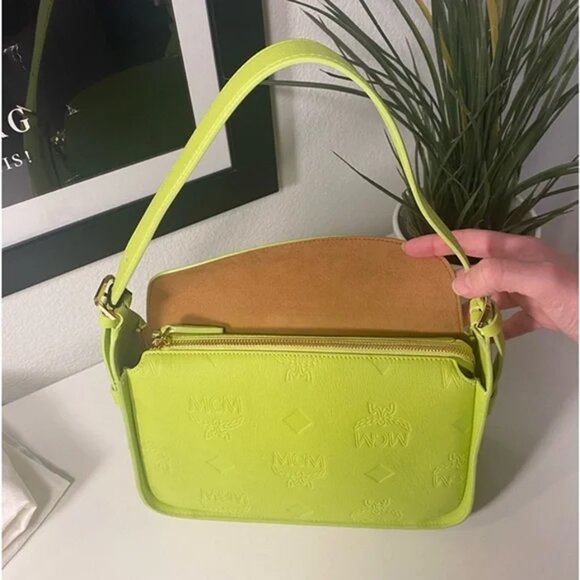 NWT MCM Aren Flap Hobo Bag in Embossed Monogram Leather - Picture 5 of 15